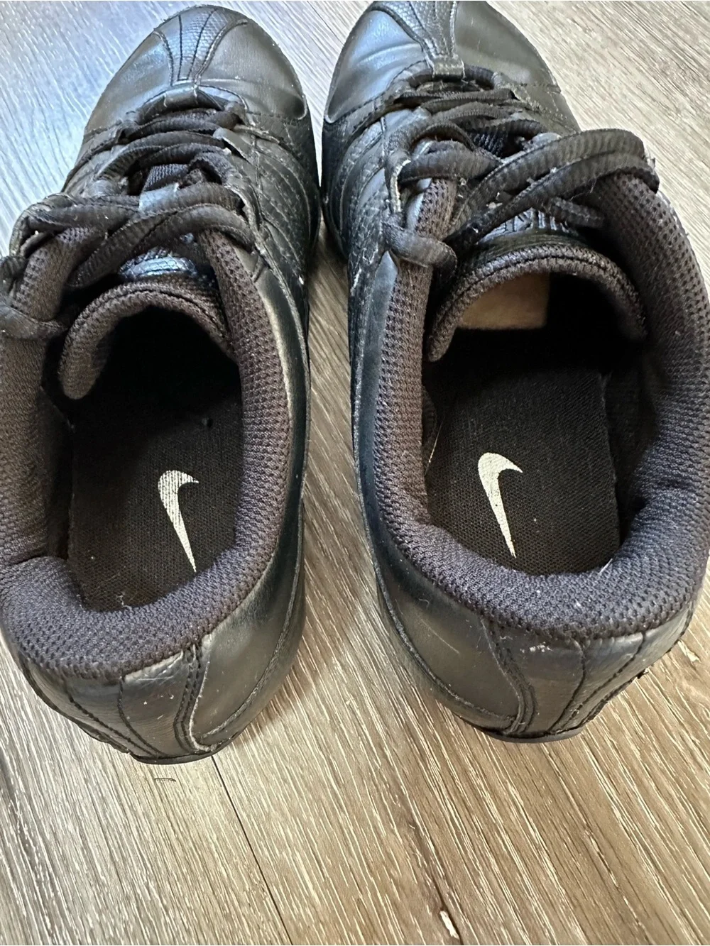 Nike women Black Low-Profile Lace-Up Sneakers